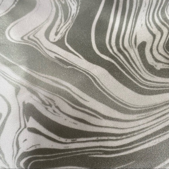 Shimmery Marble Silver and White Leggings Size Small from VS Pink - Picture 3 of 7